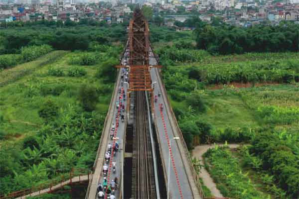Hiến kế phân luồng trên cầu Long Biên cho xe máy, xe đạp và đổi tăng làn giờ cao điểm