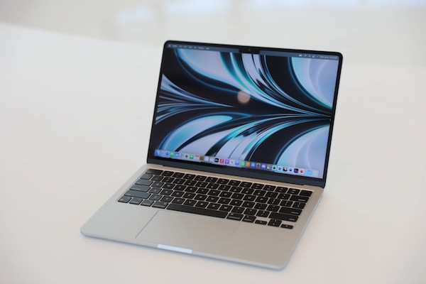 Đánh giá MacBook Air M2: Bản cập nhật đáng tiền, người dùng có cần ‘lên đời’?