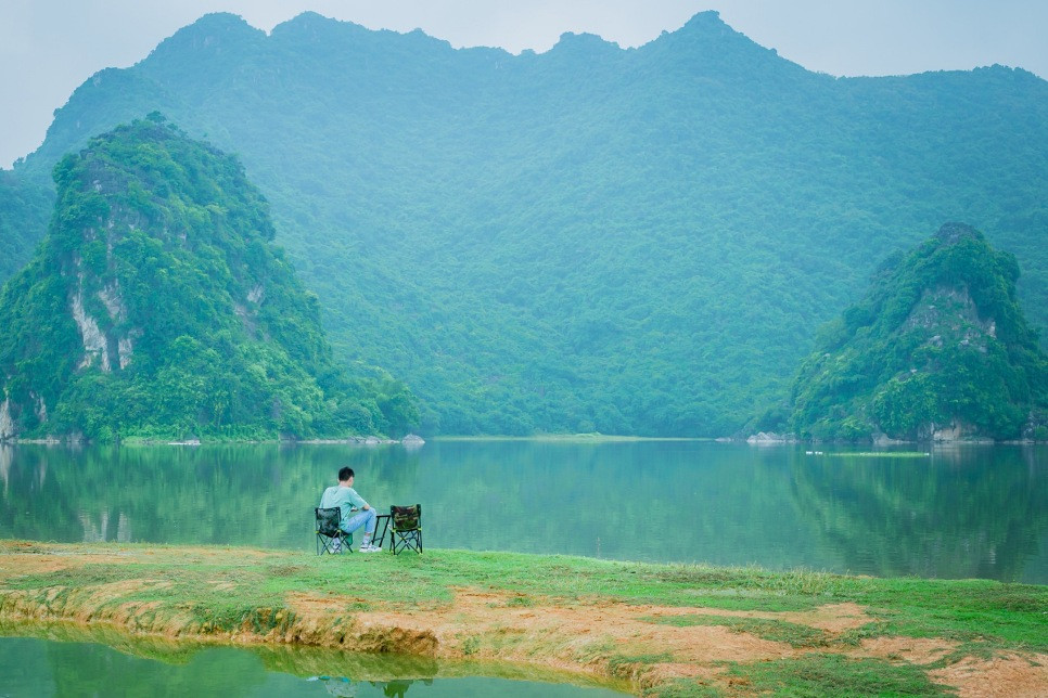 Cảnh sắc nên thơ của 'Vịnh Hạ Long thu nhỏ' ngay ở Hà Nội