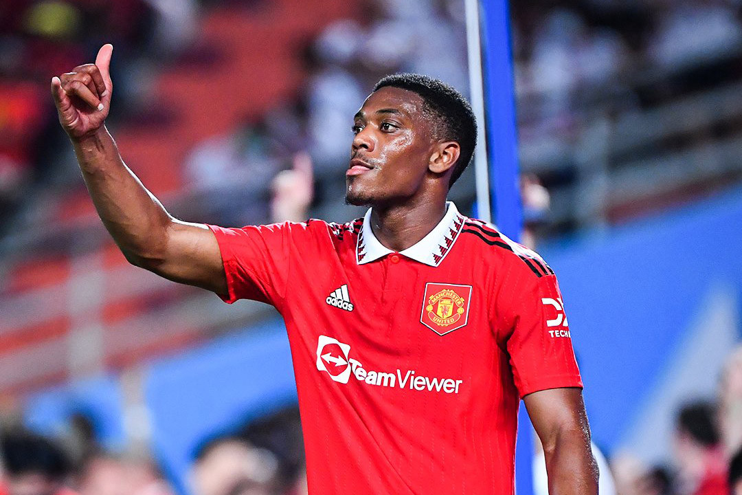 MU giữ Martial, Chelsea muốn lấy Laporte