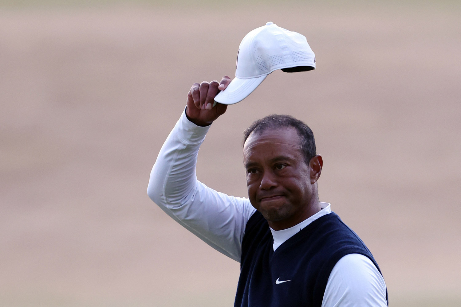 Tiger Woods chật vật ở vòng 1 The Open