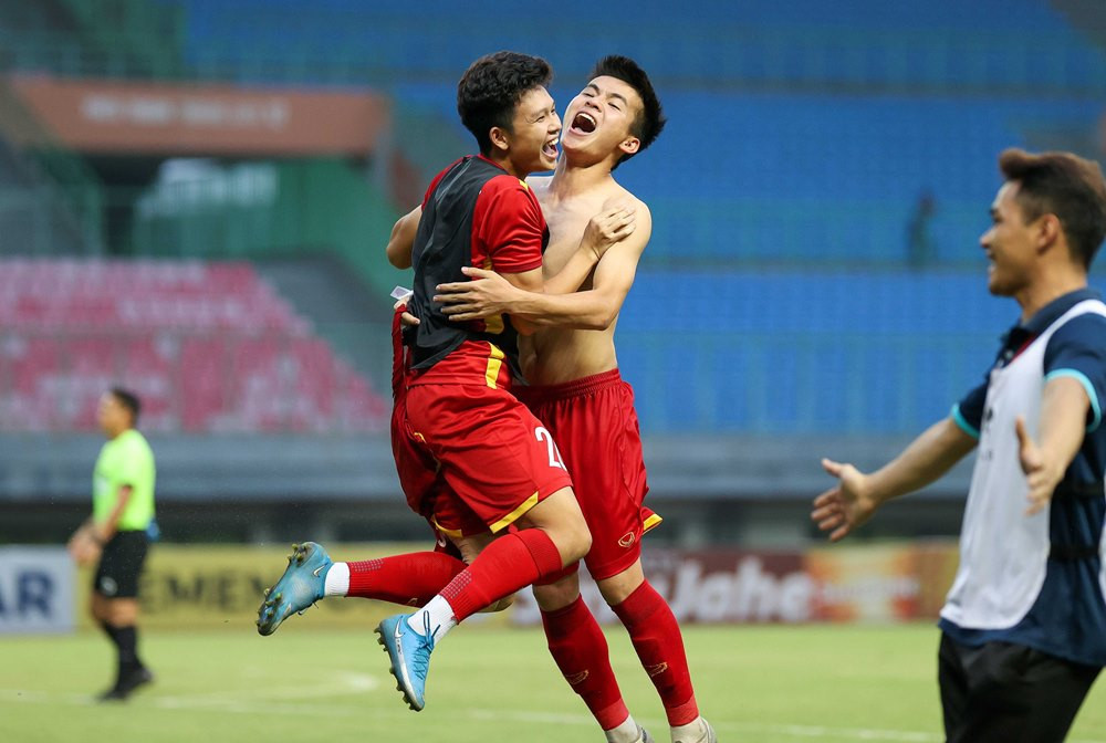 U19 Việt Nam hạ U19 Thái Lan: Hay không bằng may!