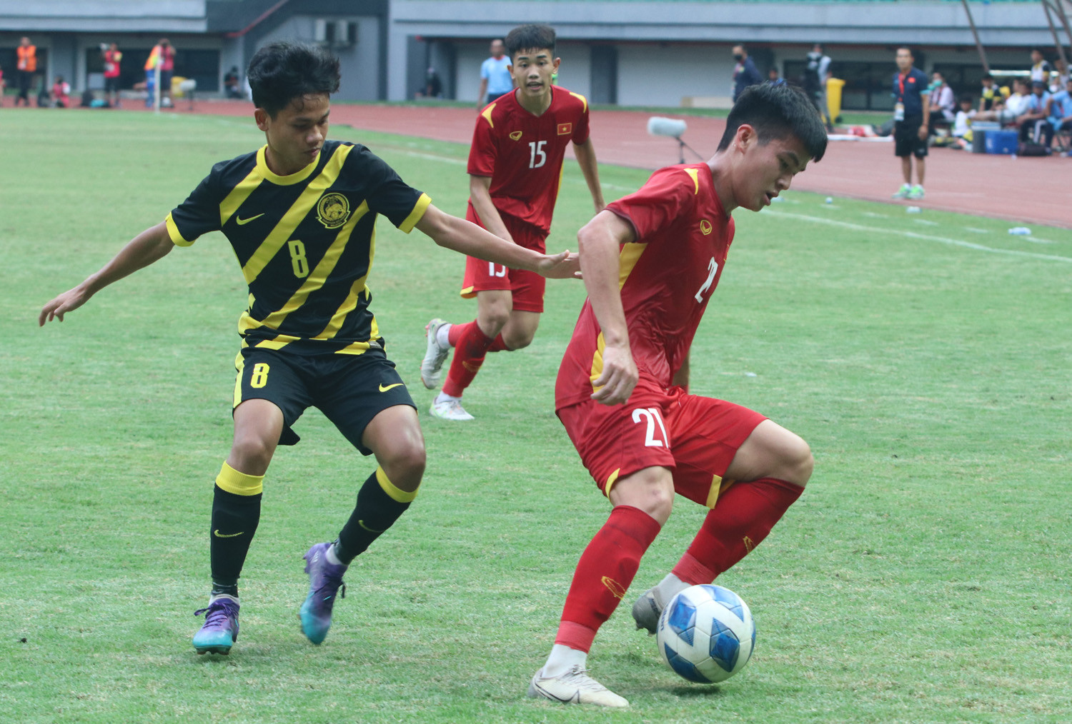 U19 Việt Nam hạ U19 Thái Lan: Hay không bằng may!