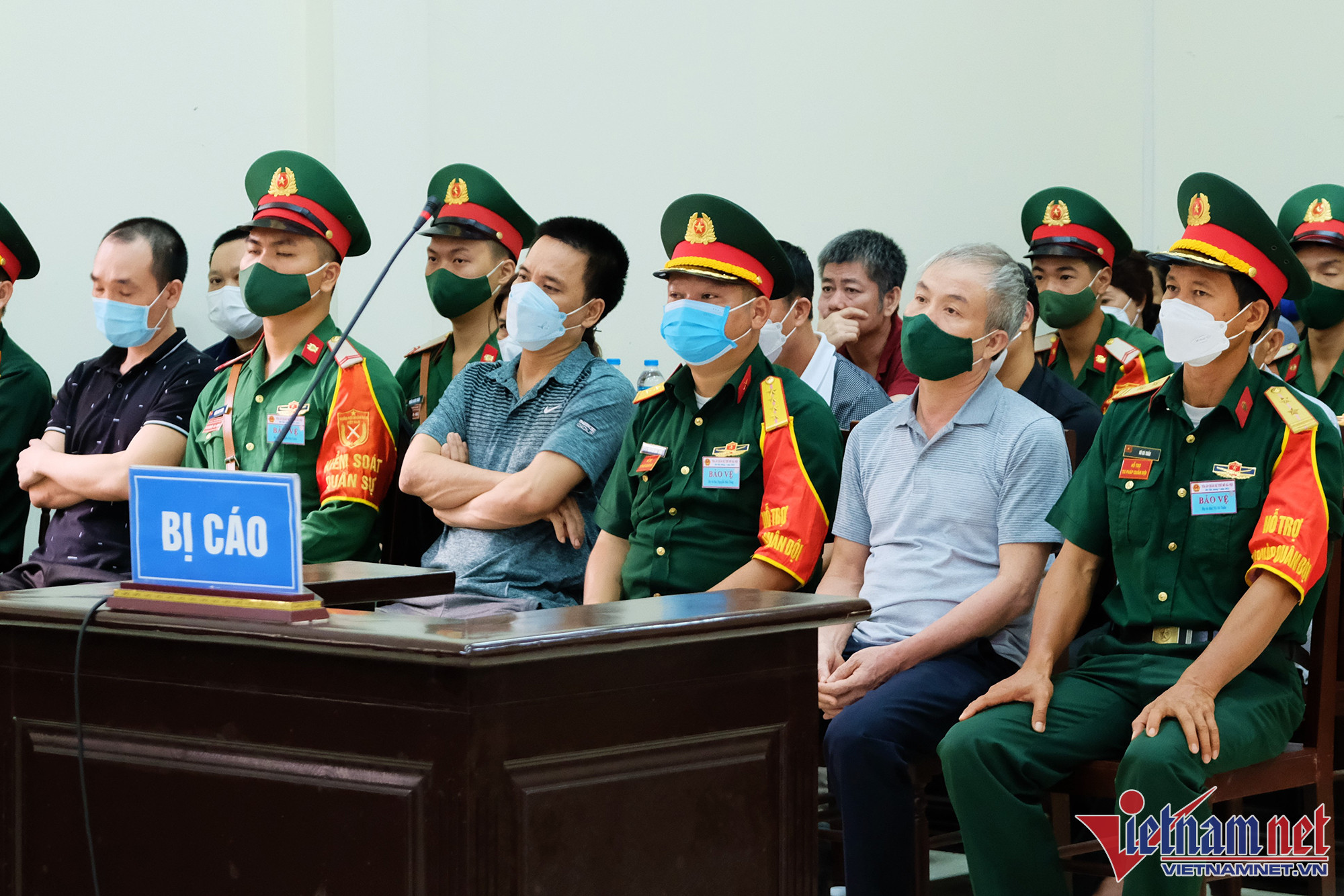 Bảo kê cho trùm buôn lậu, hai cựu Thiếu tướng quân đội nhận 27 năm tù