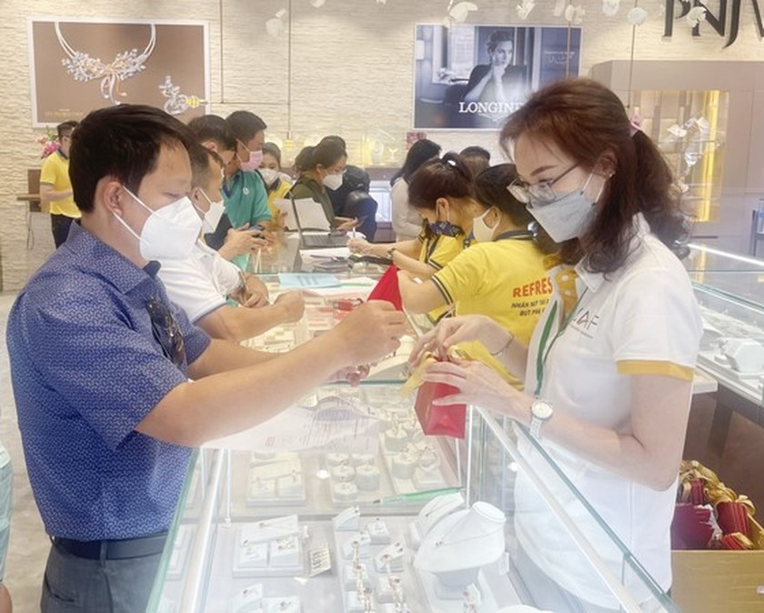 Domestic gold price VND20 million per tael more expensive than global one ảnh 1