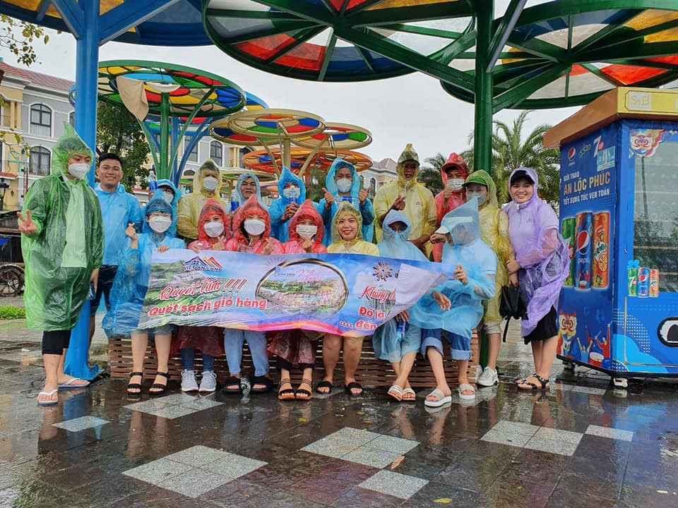 Khách đồng loạt hủy tour Phú Quốc vì mưa bão, công ty du lịch lỗ cả tỷ đồng - 1