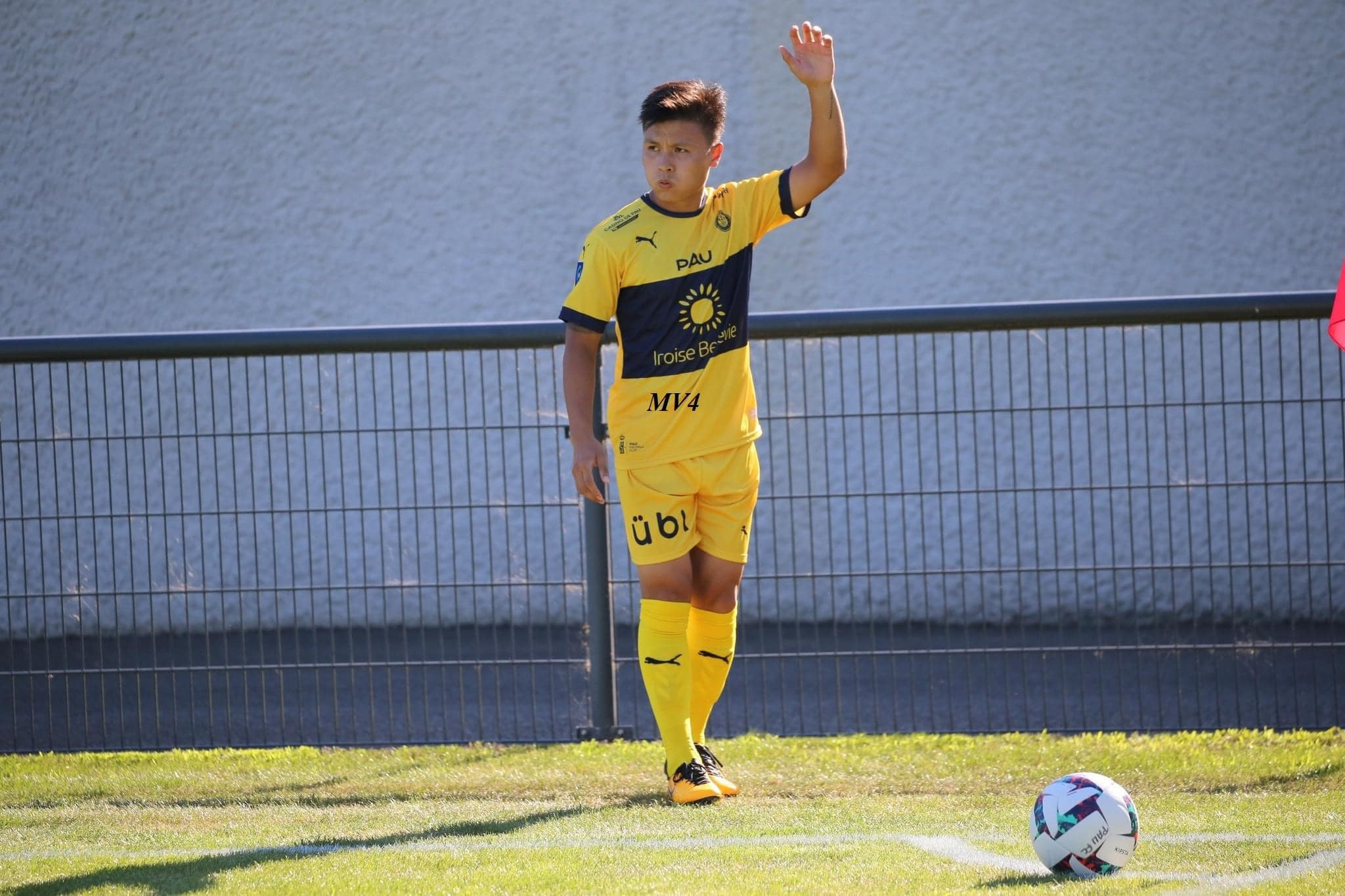 Quang Hải vào sân phút 25, Pau FC thắng đội bóng hạng Tư