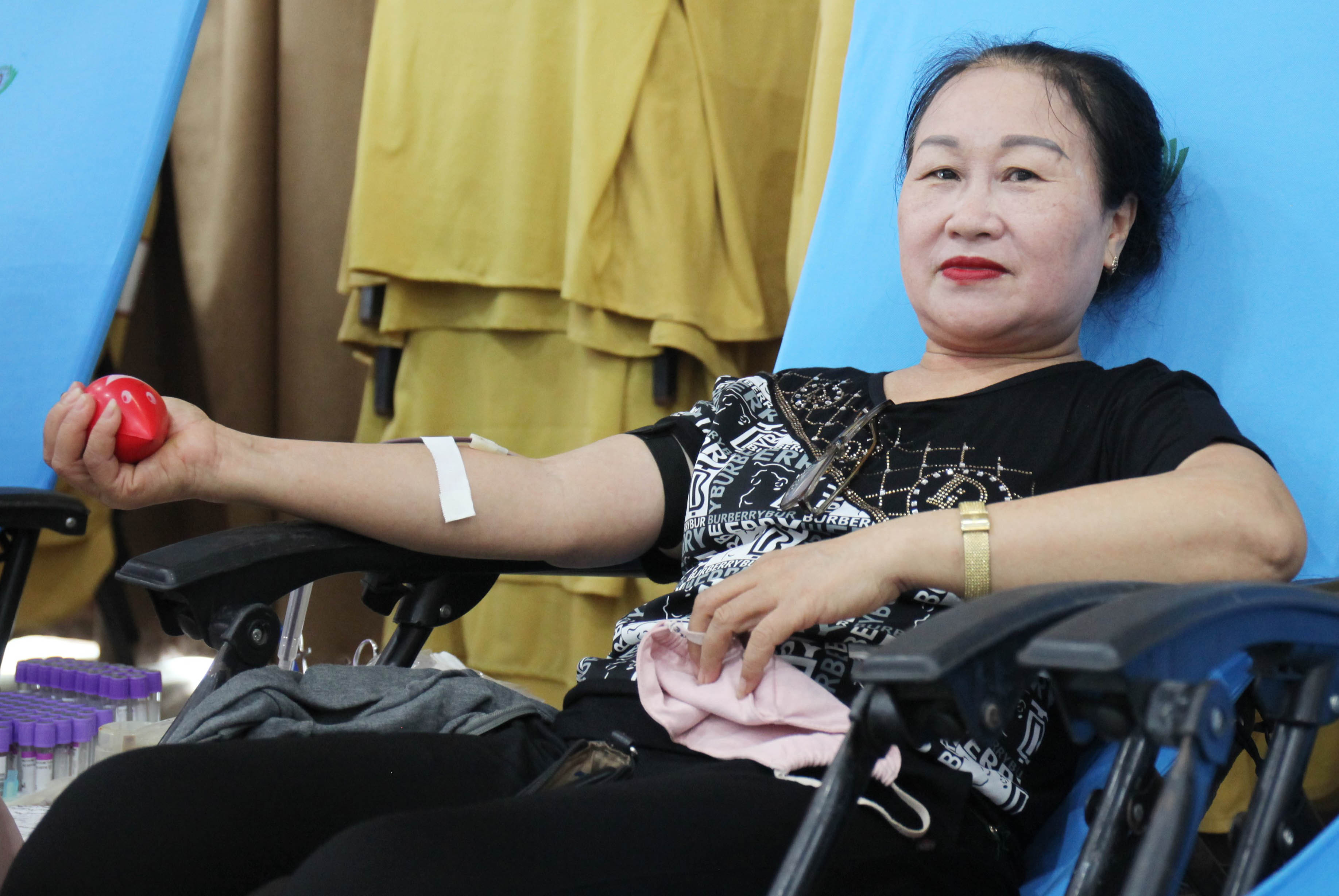 10 năm tình nguyện hiến máu, người phụ nữ tiếc chỉ còn 2 năm nữa hết tuổi