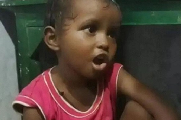 Bé gái 3 tuổi thoát chết sau khi bị chôn sống