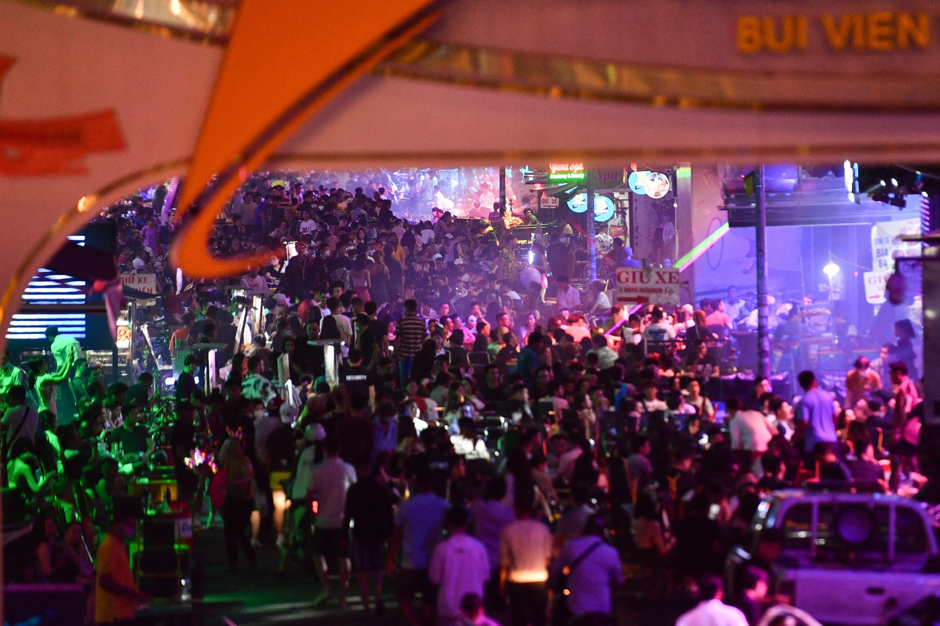 Pho Bui Vien dong nghit nguoi anh 12