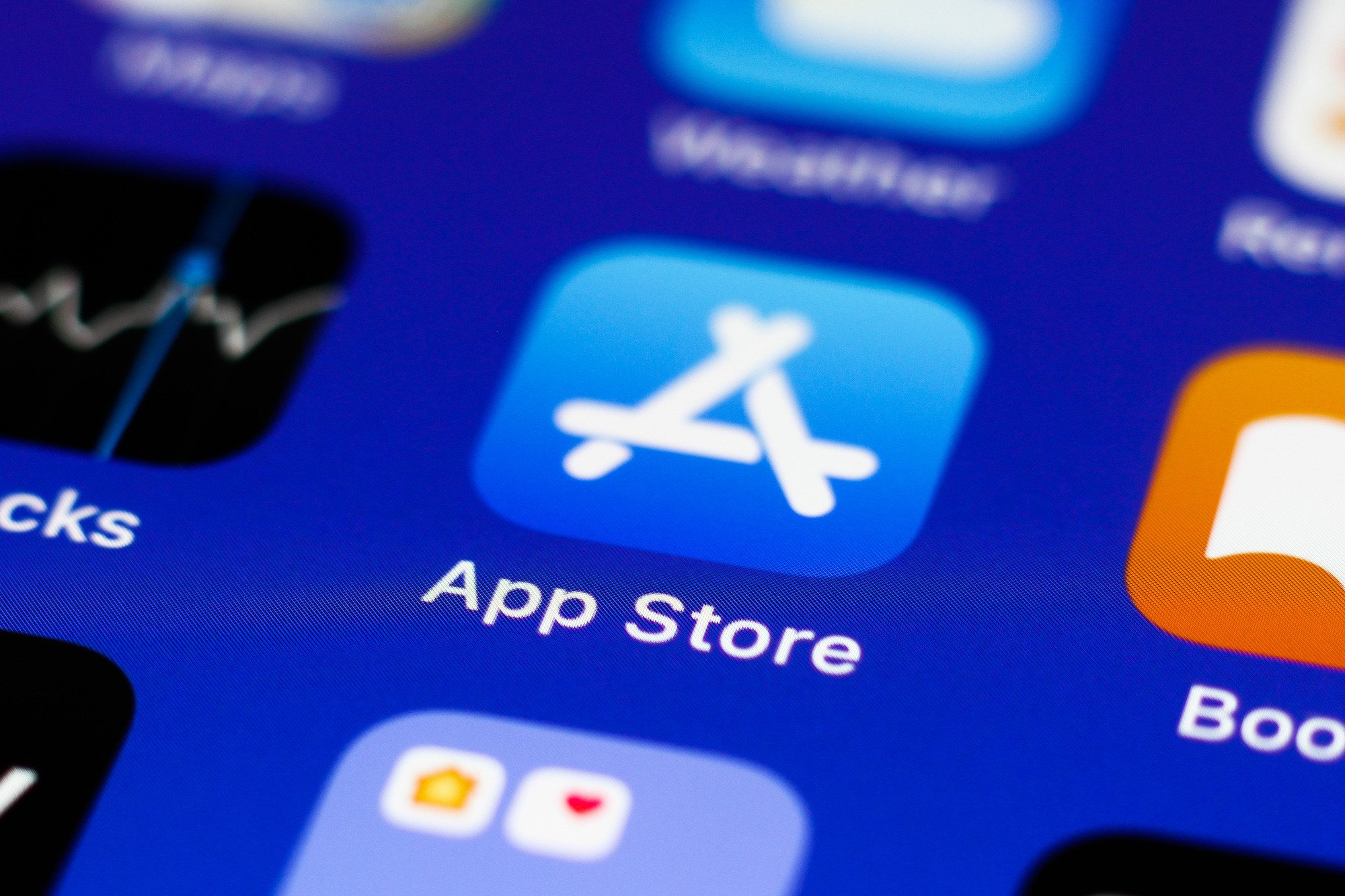 Hàng loạt ứng dụng lừa đảo vẫn 'ngang nhiên' hoạt động trên App Store