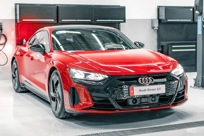 Siêu xe chạy điện Audi e-tron GT ra mắt khách Việt, cạnh tranh Porsche Taycan