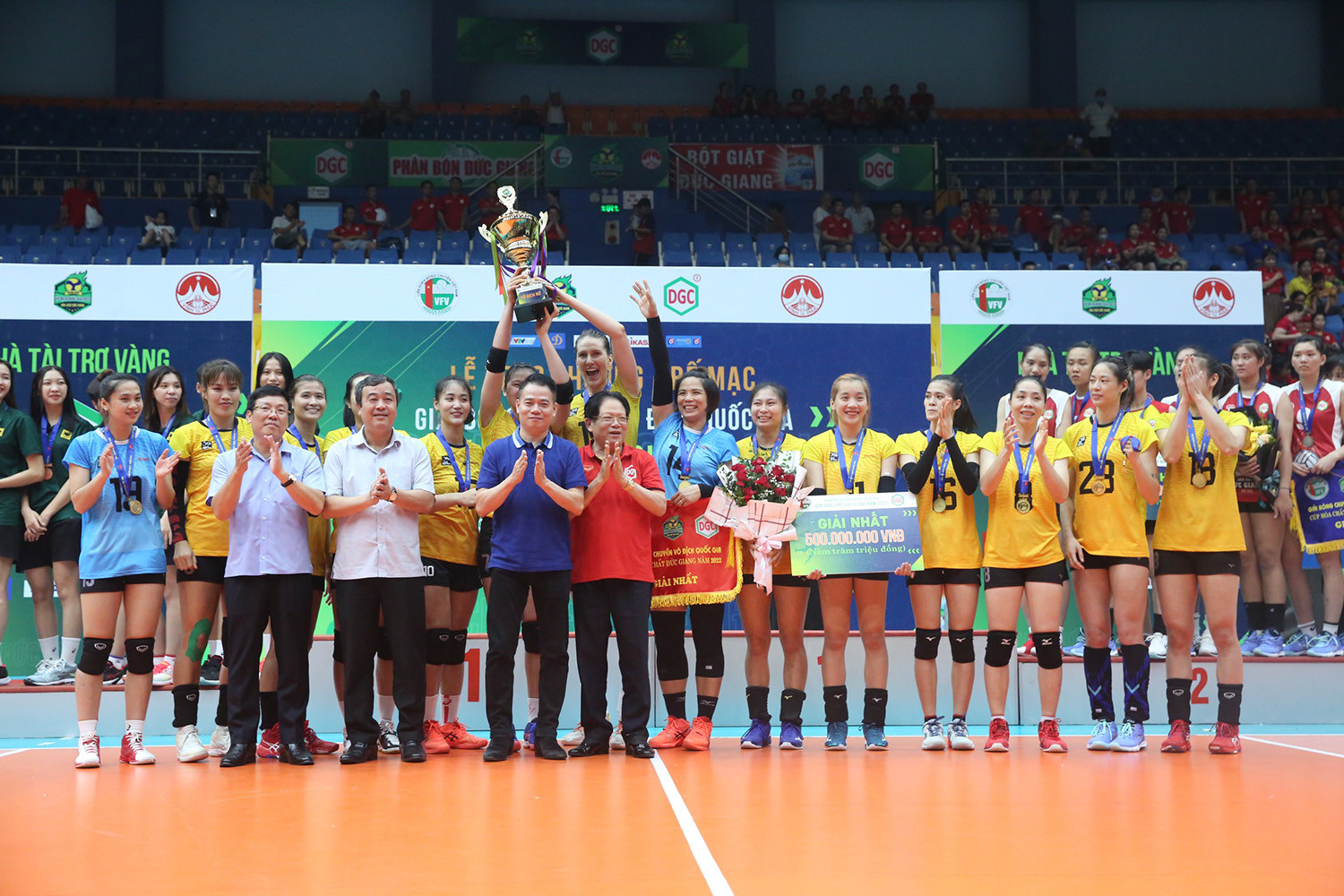 Thái Bình và Ninh Bình đăng quang giải bóng chuyền VĐQG 2022