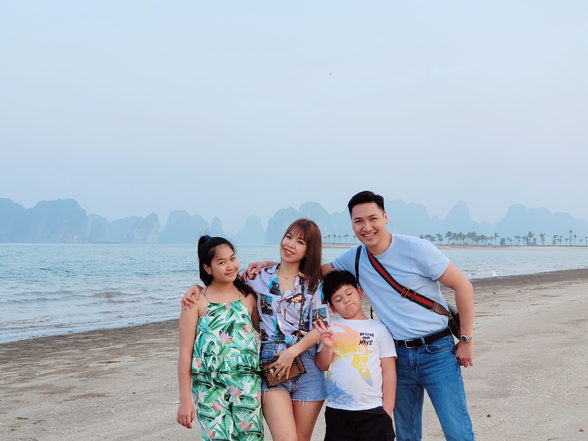 999+ bức ảnh gia đình diễn viên Mạnh Trường tự nhiên và thân thiện