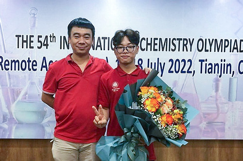 Nam sinh mang Huy chương Vàng Olympic Hóa học đầu tiên về Hà Tĩnh