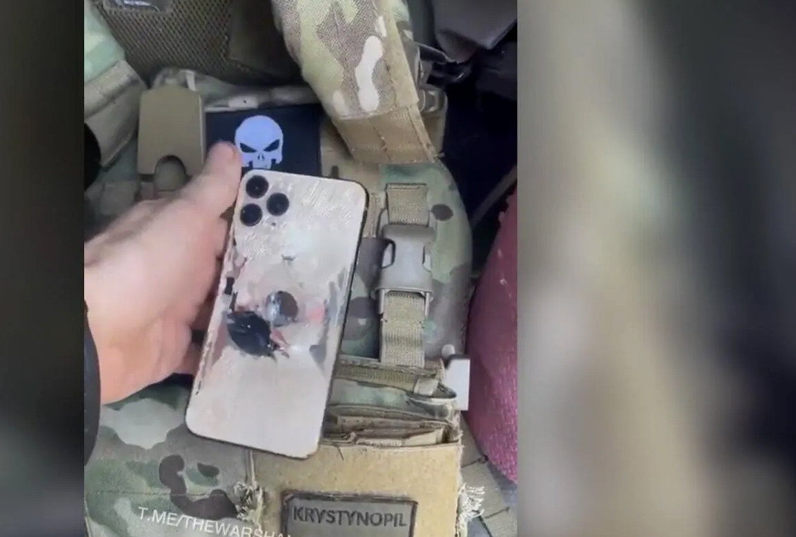 [Tin công nghệ mới] iPhone ngăn đạn, cứu sống một binh sĩ