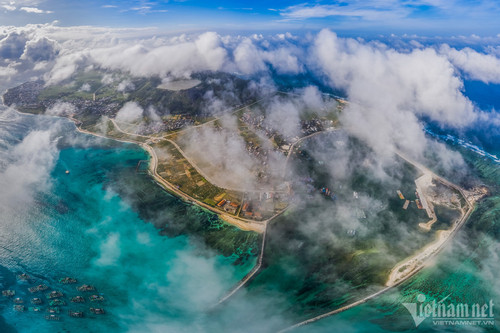 Khoảnh khắc hiếm: Mây trắng ôm trọn núi lửa triệu năm tuổi trên đảo Lý Sơn