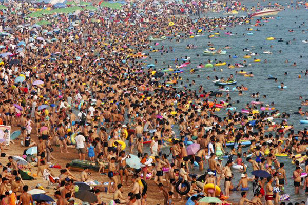 Hơn 2.000 du khách mắc kẹt tại điểm nghỉ dưỡng hè nổi tiếng Trung Quốc
