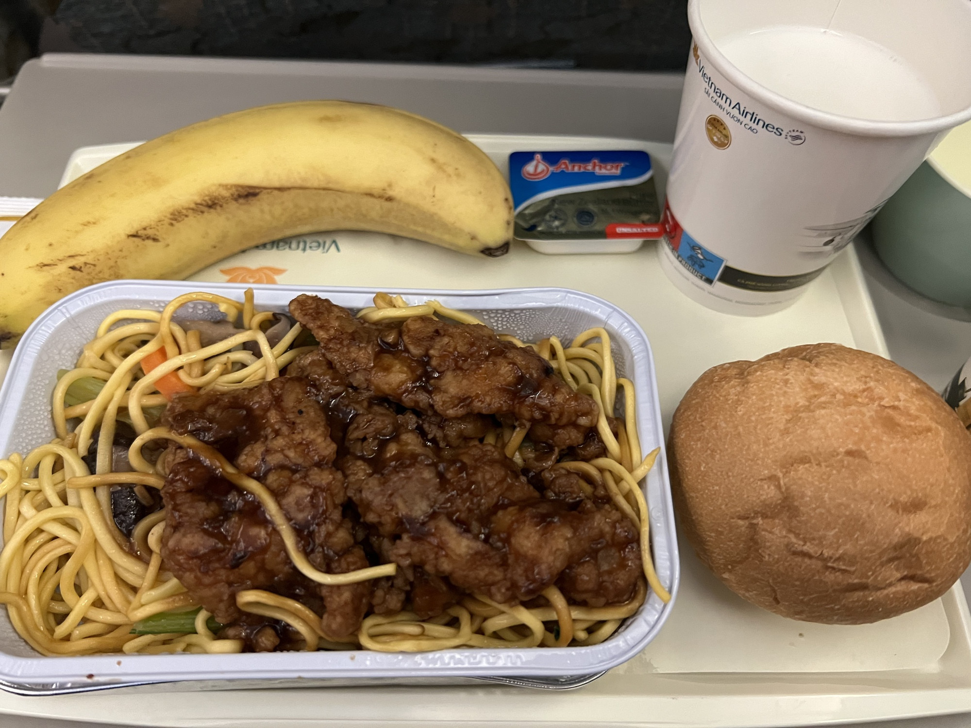 Bay hạng thương gia 2 tiếng tốn 16 triệu, tôi có nên mua? - Ảnh 1.