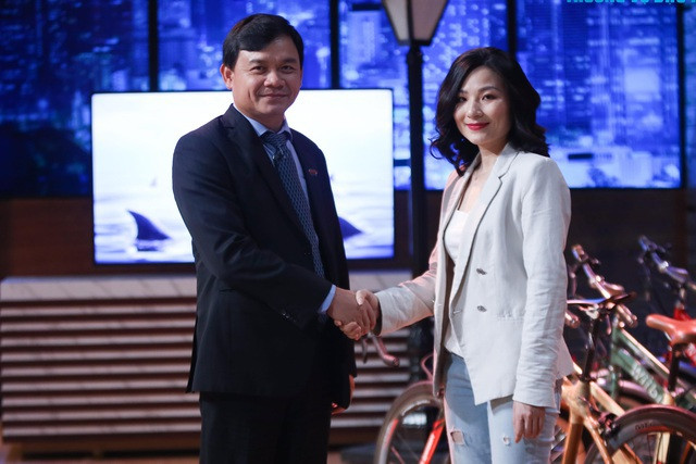 Cá mập mắc cạn khi bơi trên sóng Shark Tank - 5