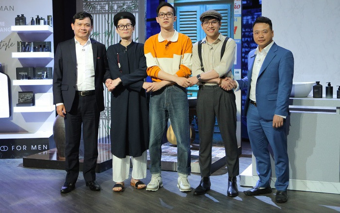 Cá mập mắc cạn khi bơi trên sóng Shark Tank - 4