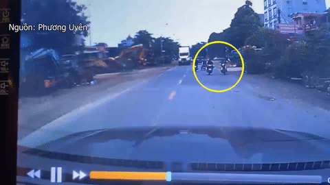 Hành động bất ngờ của nữ tài xế với chú Grabbike đâm hỏng xe mình