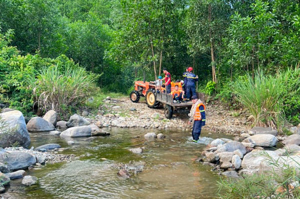 Canadian tourist falls to death from waterfall in Danang