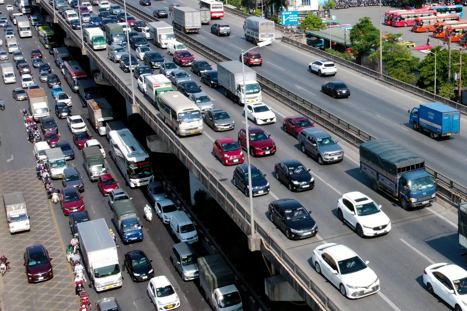 Học lái xe trên đường cao tốc, nguy hiểm cho cả người học và giáo viên?