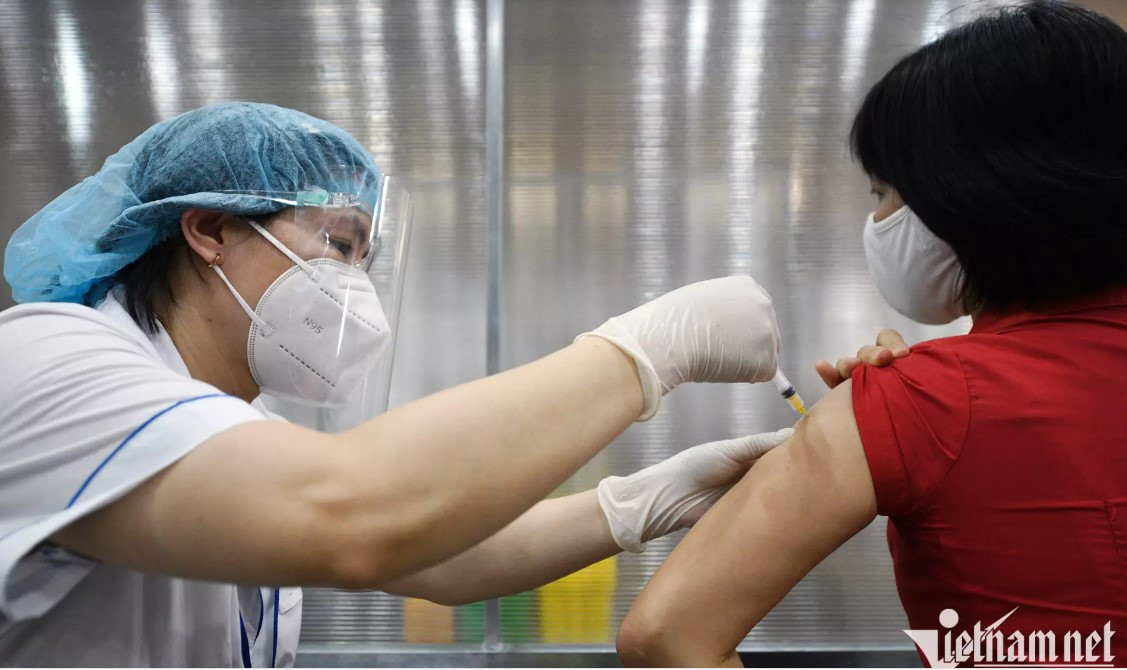 Mức lương 4,8 triệu đồng và 7 nguyên nhân khiến hàng nghìn nhân viên y tế nghỉ việc