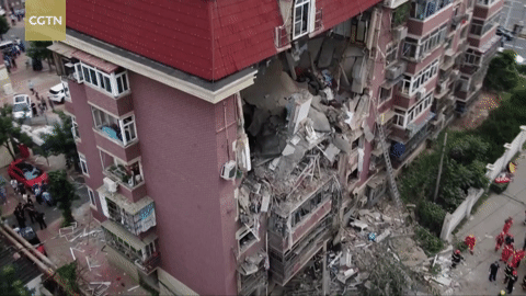 Vụ nổ khí gas kinh hoàng, thổi bay nhiều tầng chung cư ở Trung Quốc