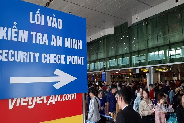 Dừng dịch vụ hãng hàng không thu phí check in ưu tiên: Sòng phẳng và công bằng