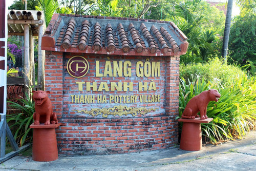 Thanh Ha pottery village keeps tradition alive