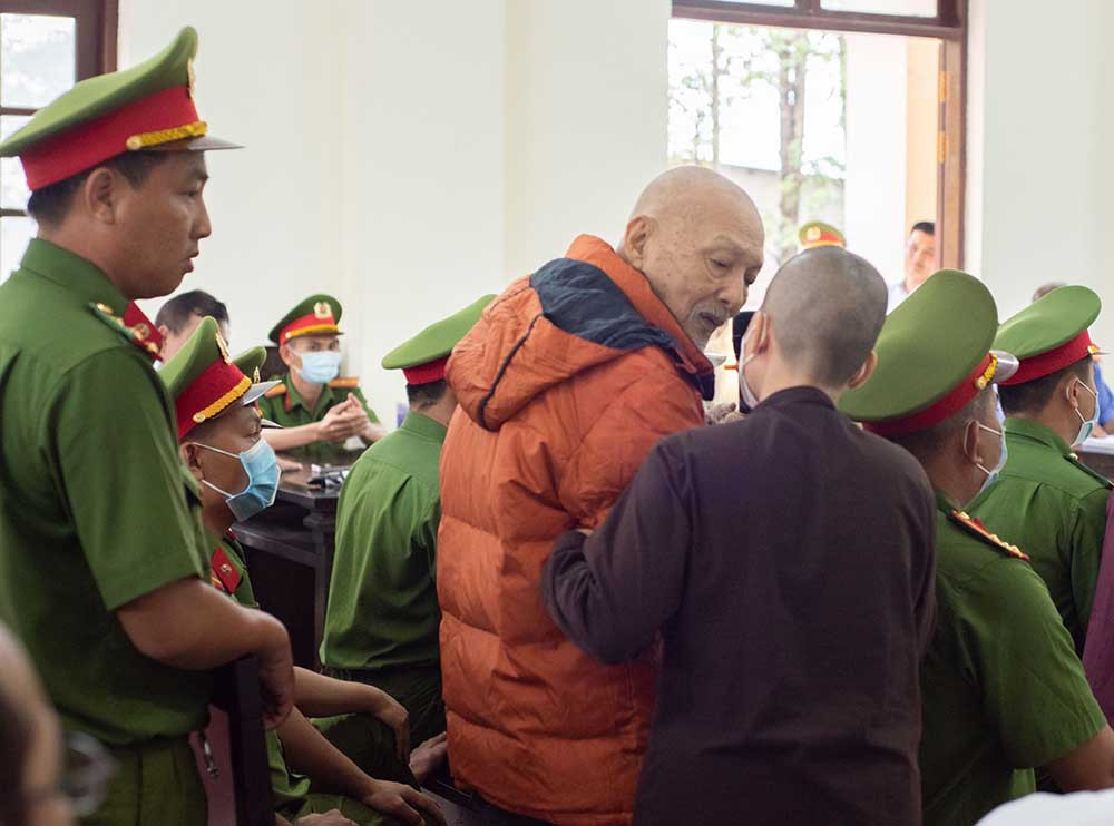 Vụ 'Tịnh thất Bồng Lai': Các bị cáo 'thần thánh hóa' ông Lê Tùng Vân trước tòa