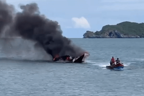 Tàu cao tốc phát nổ rồi bốc cháy trên biển khi đưa du khách tới ‘Đảo tử thần'