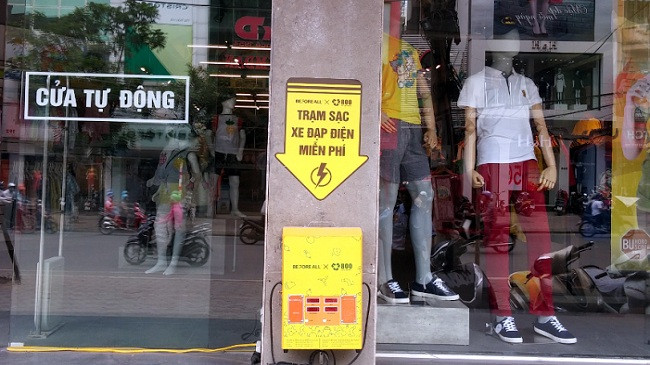 Trạm sạc xe điện miễn phí đầu tiên tại Hà Nội
