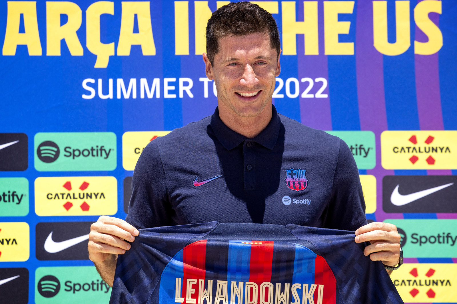 Barca: Xây dựng cỗ máy ghi bàn với Lewandowski