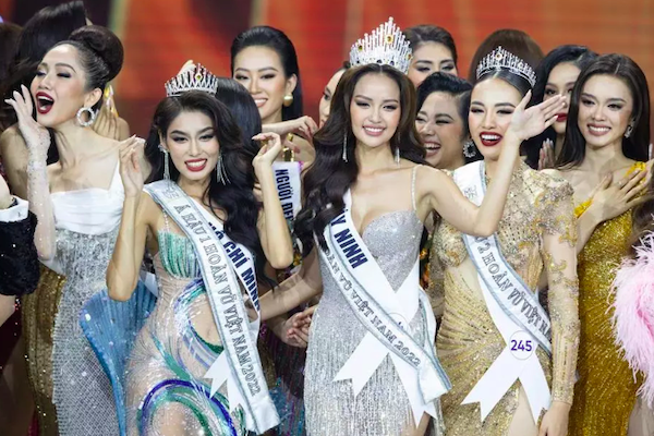Thi hoa hậu đang quá loạn