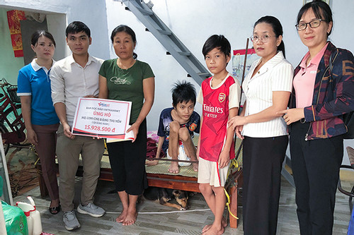 Gần 16 triệu đồng đến với góa phụ nghèo ở Quảng Nam