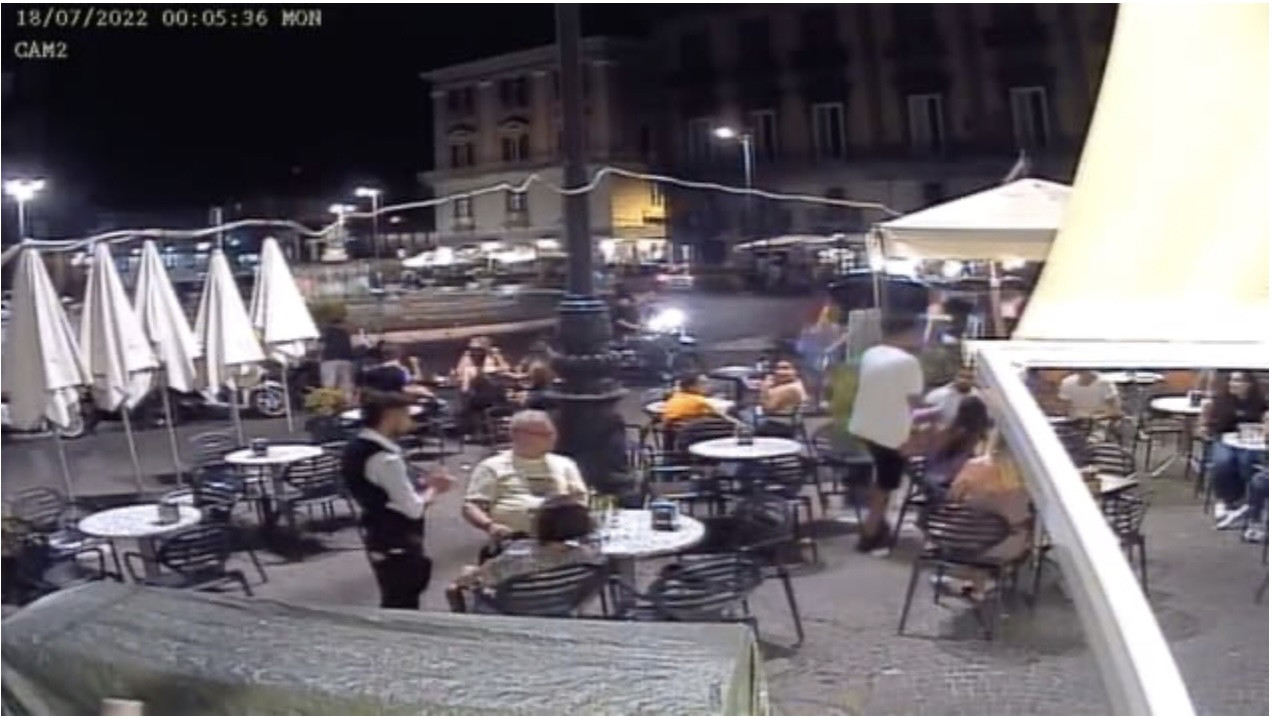 Lý do những tên cướp người Italia lấy rồi trả lại đồ cho du khách
