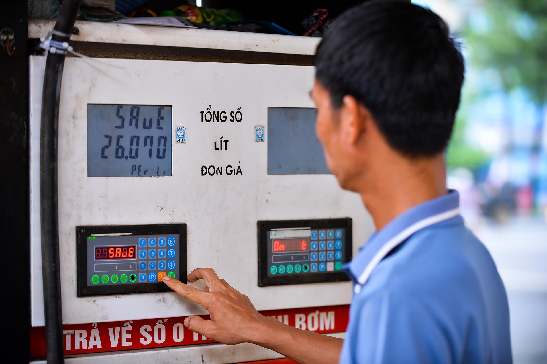 Chưa từng có: Giá một loại dầu diesel đắt hơn xăng cao cấp nhất Việt Nam