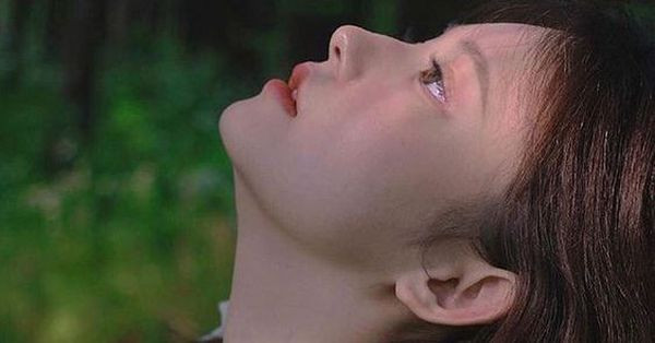 Đêm tân hôn, tôi ôm những món quà dì ruột tặng mà bật khóc nức nở