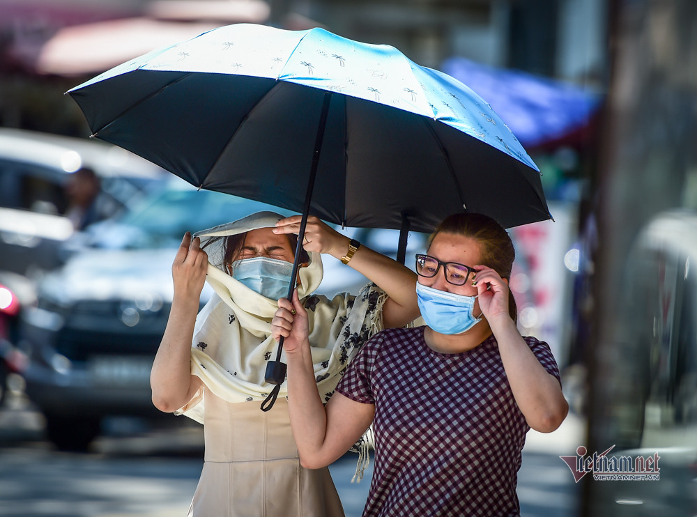 Dự báo thời tiết 25/7: Nắng nóng quay trở lại miền Bắc và Trung Bộ, Hà Nội 37 độ