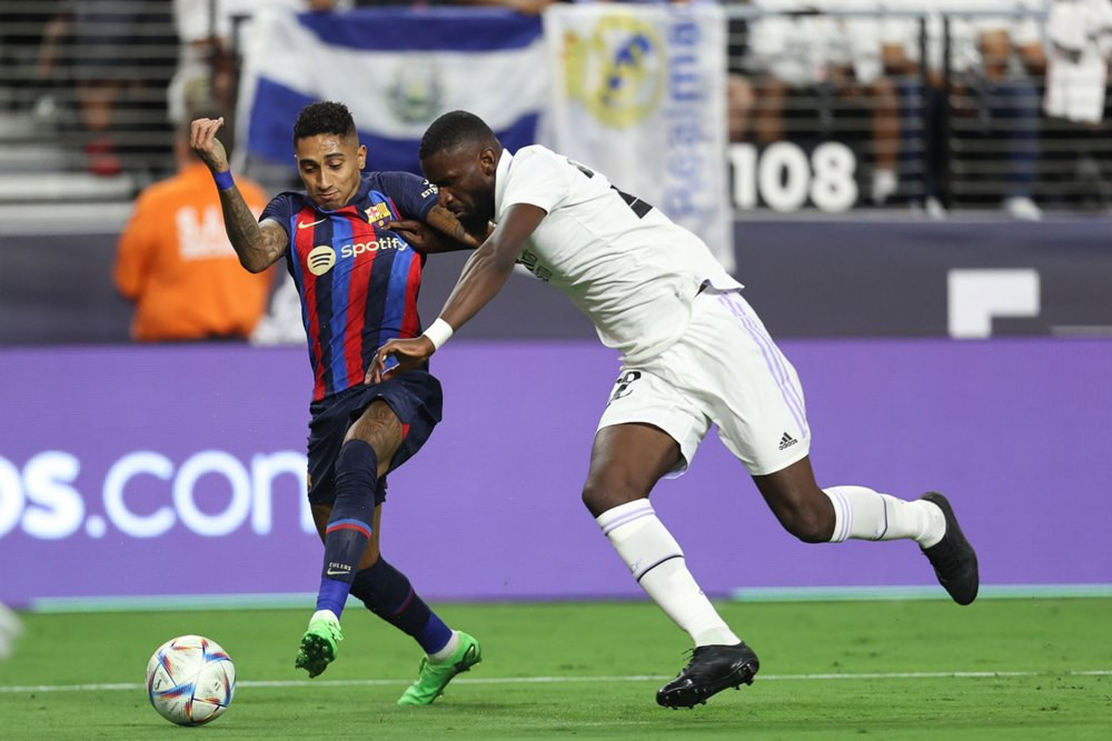 Video bàn thắng Real Madrid 0-1 Barcelona: Tuyệt phẩm của tân binh