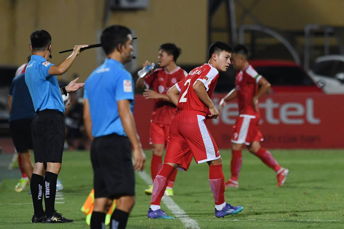 Phan Tuấn Tài kiến tạo siêu phẩm trong trận ra mắt V-League, HLV Hàn hết lời khen ngợi