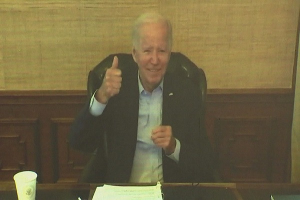 Sức khỏe của ông Biden tiến triển tốt sau khi uống thuốc trị Covid-19