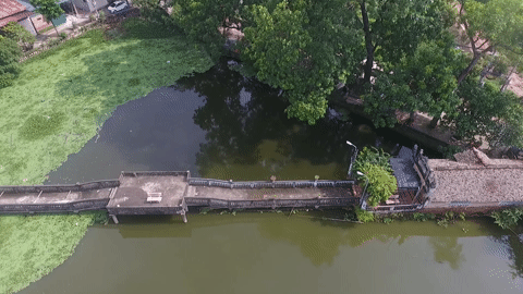 Độc đáo ‘Chùa cầu’ trăm tuổi có hình thuyền nan úp ngược ở Hà Nội