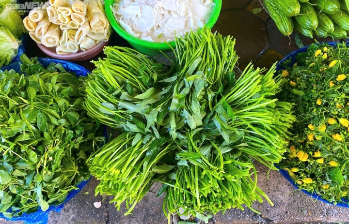 Không giảm theo giá xăng, nhiều loại thực phẩm, rau xanh còn đắt đỏ hơn - 3