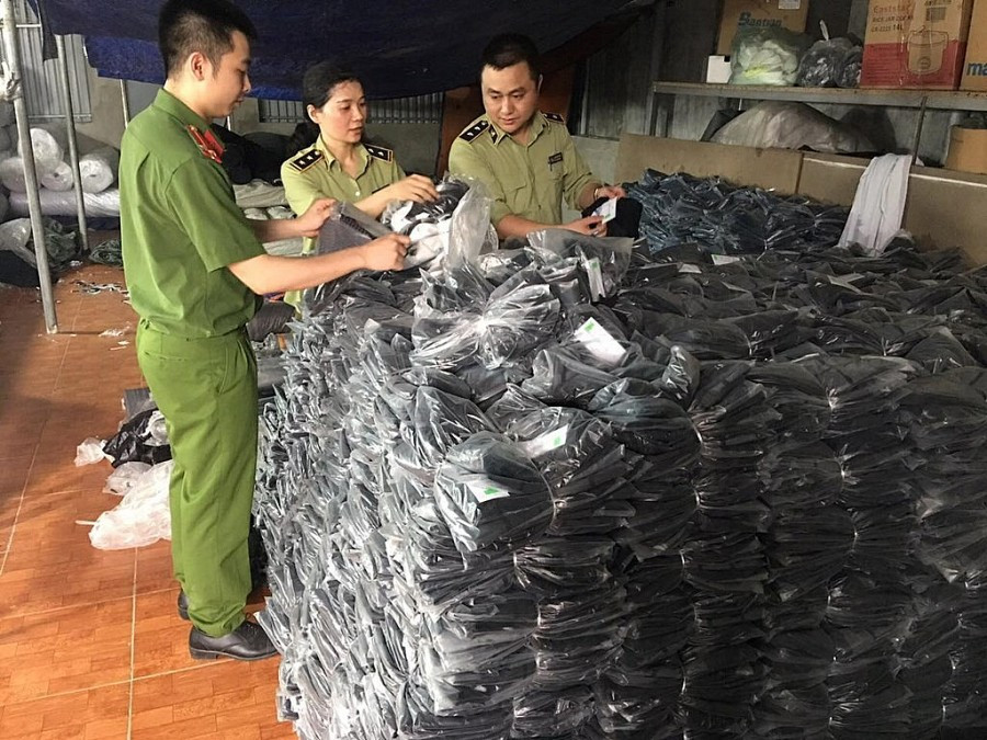 Lực lượng liên ngành thường xuyên xử lý các vụ việc liên quan đến hàng giả, hàng nhái với số lượng sản phẩm cực lớn