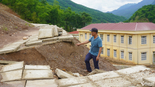 Công trình gần 40 tỷ ‘dọa’ vùi lấp trường học, công sở: Sơ tán người và tài sản