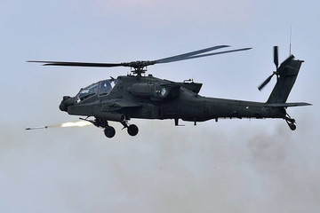 Video trực thăng Apache tập trận bắn đạn thật ở Hàn Quốc